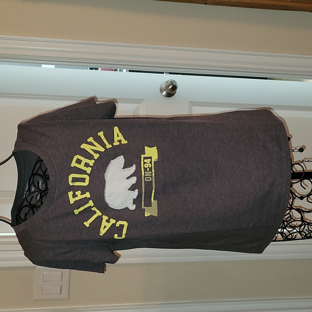 Old Navy California short sleeve tee